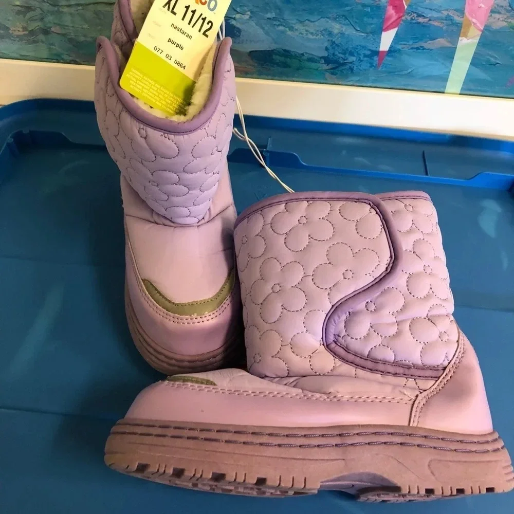 NWT kids Purple snow boots Sz 11/12 outdoor winter